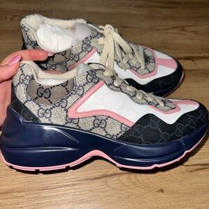 Gucci Wmns GG Rhyton Sneaker 'Beige Blue Monogram'